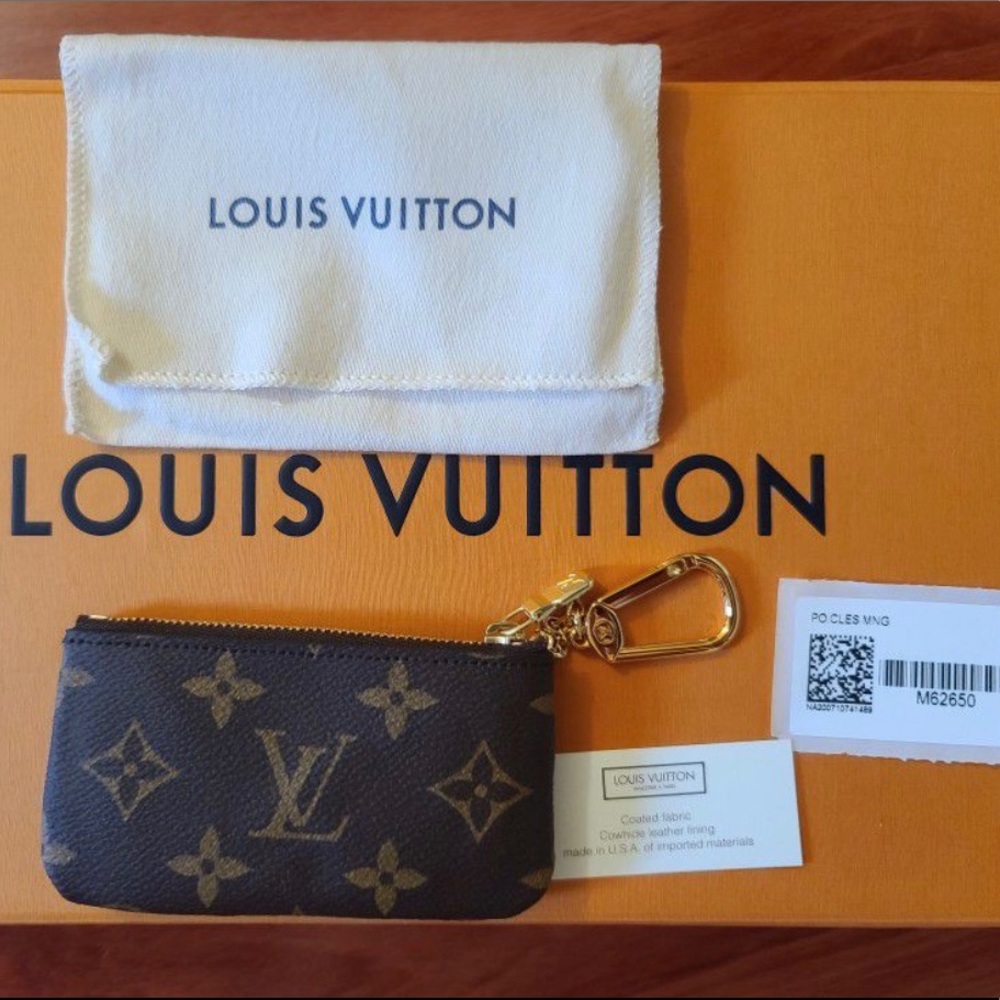 Louis Vuitton key chain pouch in Monigram